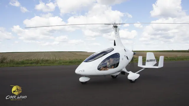 Cavalon na pasie startowym. Lot widokowy wiatrakowcem, Cyber Wings Solutions